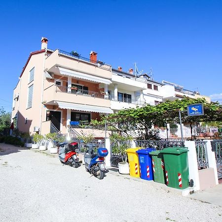 Apartments Sonja ロヴィニ エクステリア 写真