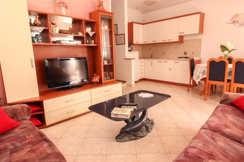 Apartments Sonja ロヴィニ エクステリア 写真