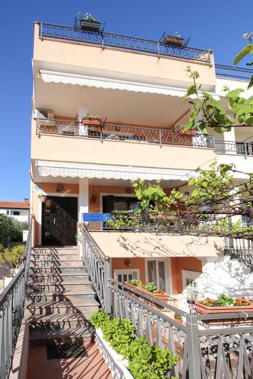 Apartments Sonja ロヴィニ エクステリア 写真