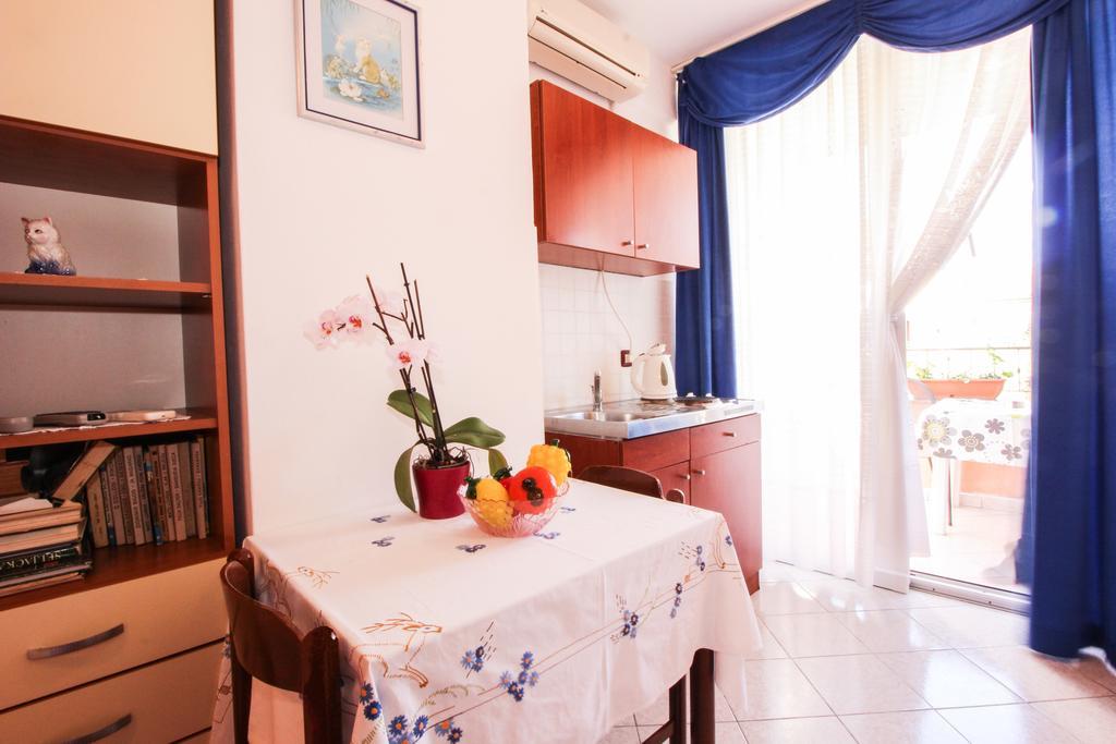 Apartments Sonja ロヴィニ エクステリア 写真