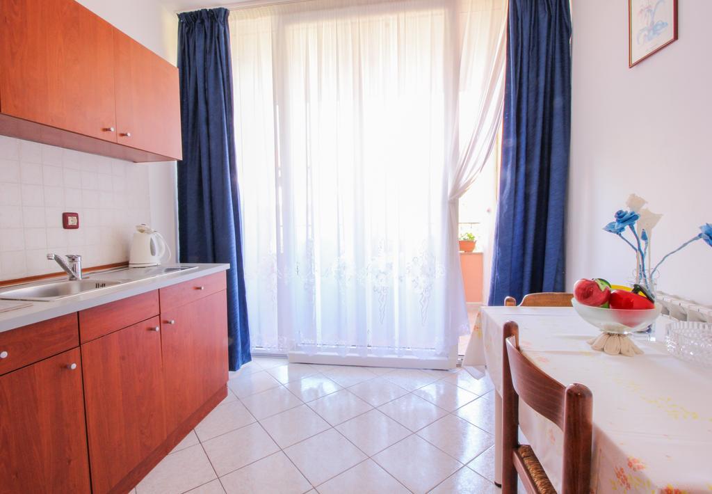 Apartments Sonja ロヴィニ エクステリア 写真